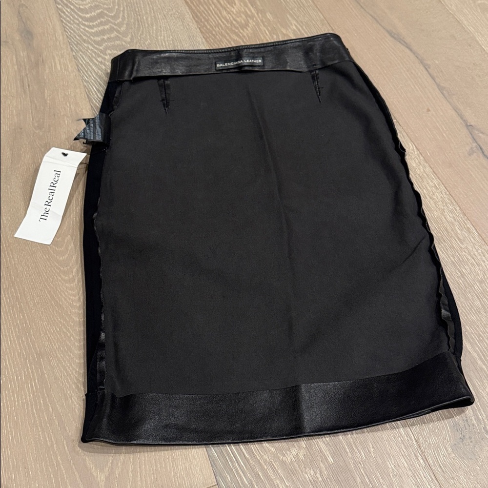 Vintage Balenciaga Black Leather Pencil Skirt Size 38 - Picture 13 of 14